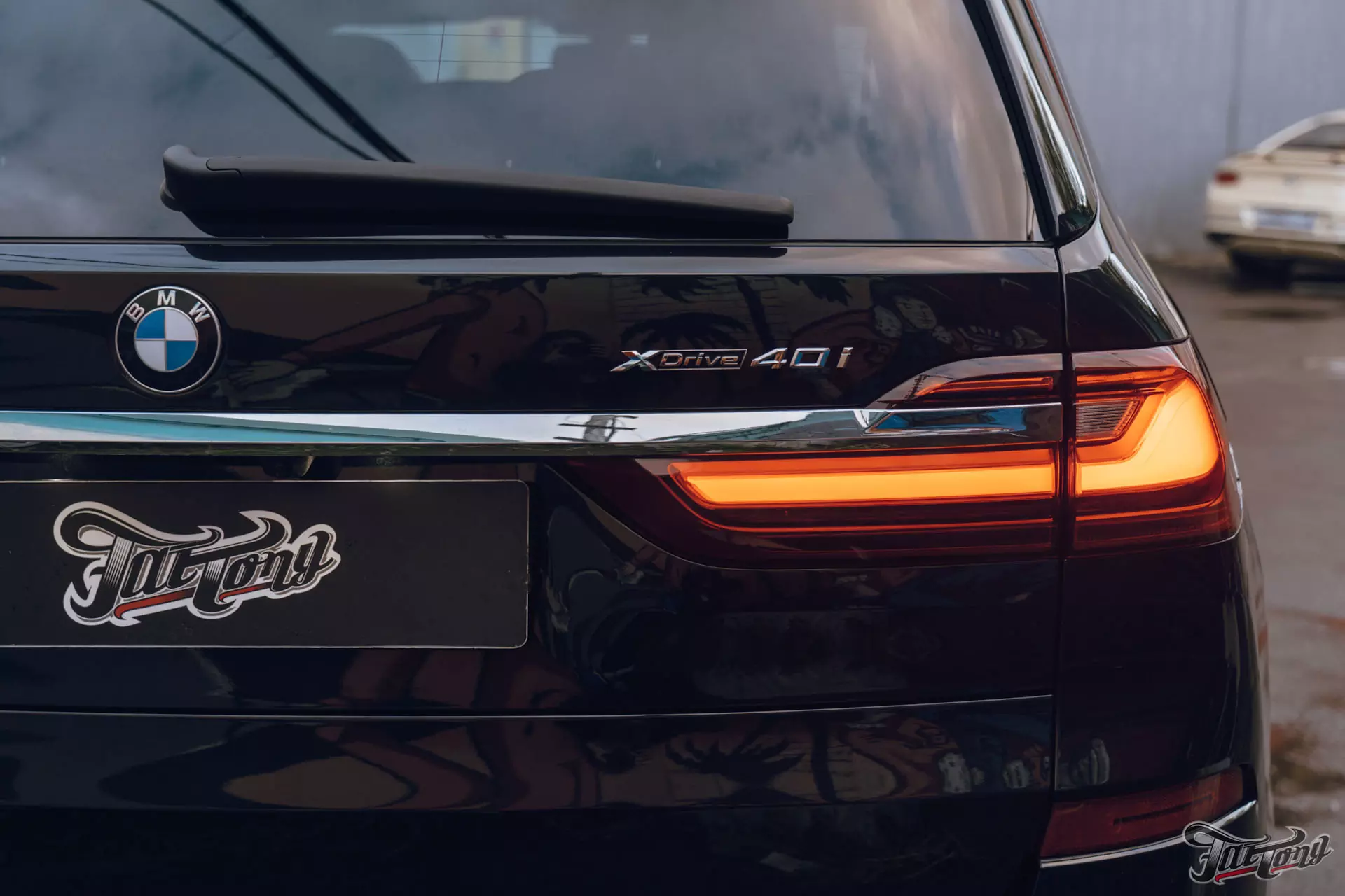 BMW X7. Оклейка кузова в глянцевый полиуретан